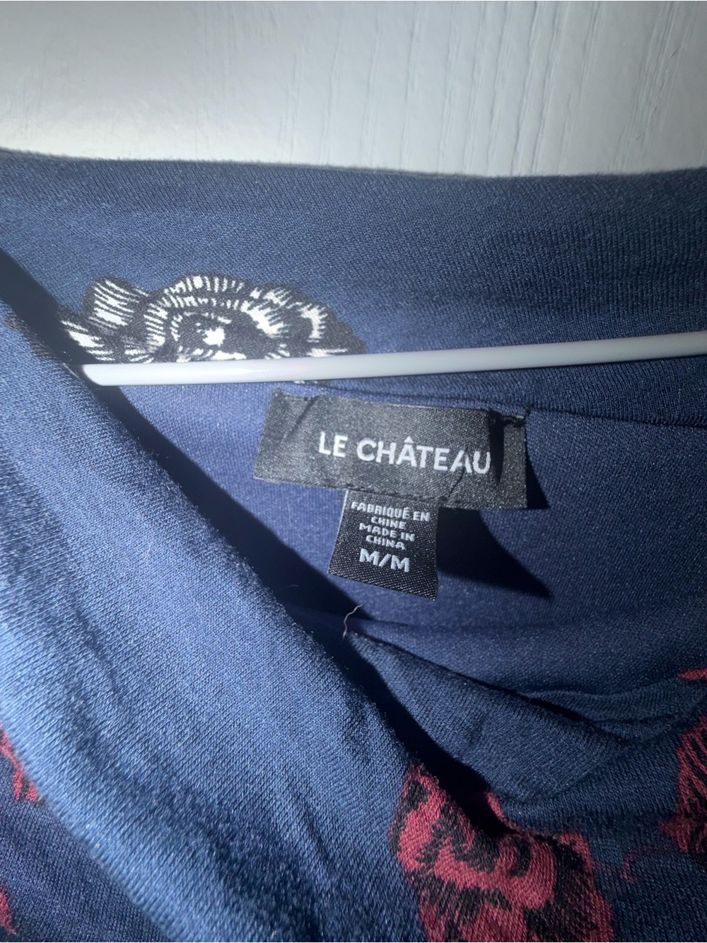 Le Château Navy - Navy with Red Roses